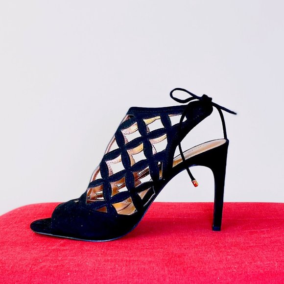 Sexy Black Eyelet Tie Back Stiletto Pump Heel BCBG Luxury Brand 7.5 - Picture 1 of 14